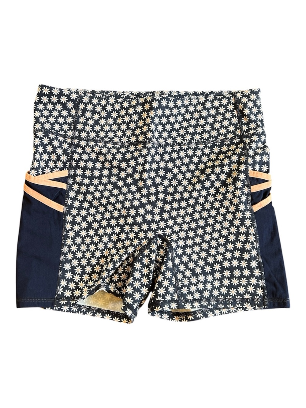 Fabletics Trinity Motion365® Mid Rise 5'' Short - Picture 3 of 6